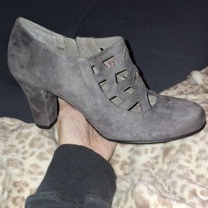 AEROSOLES Gray Suede Heeled Shoes
